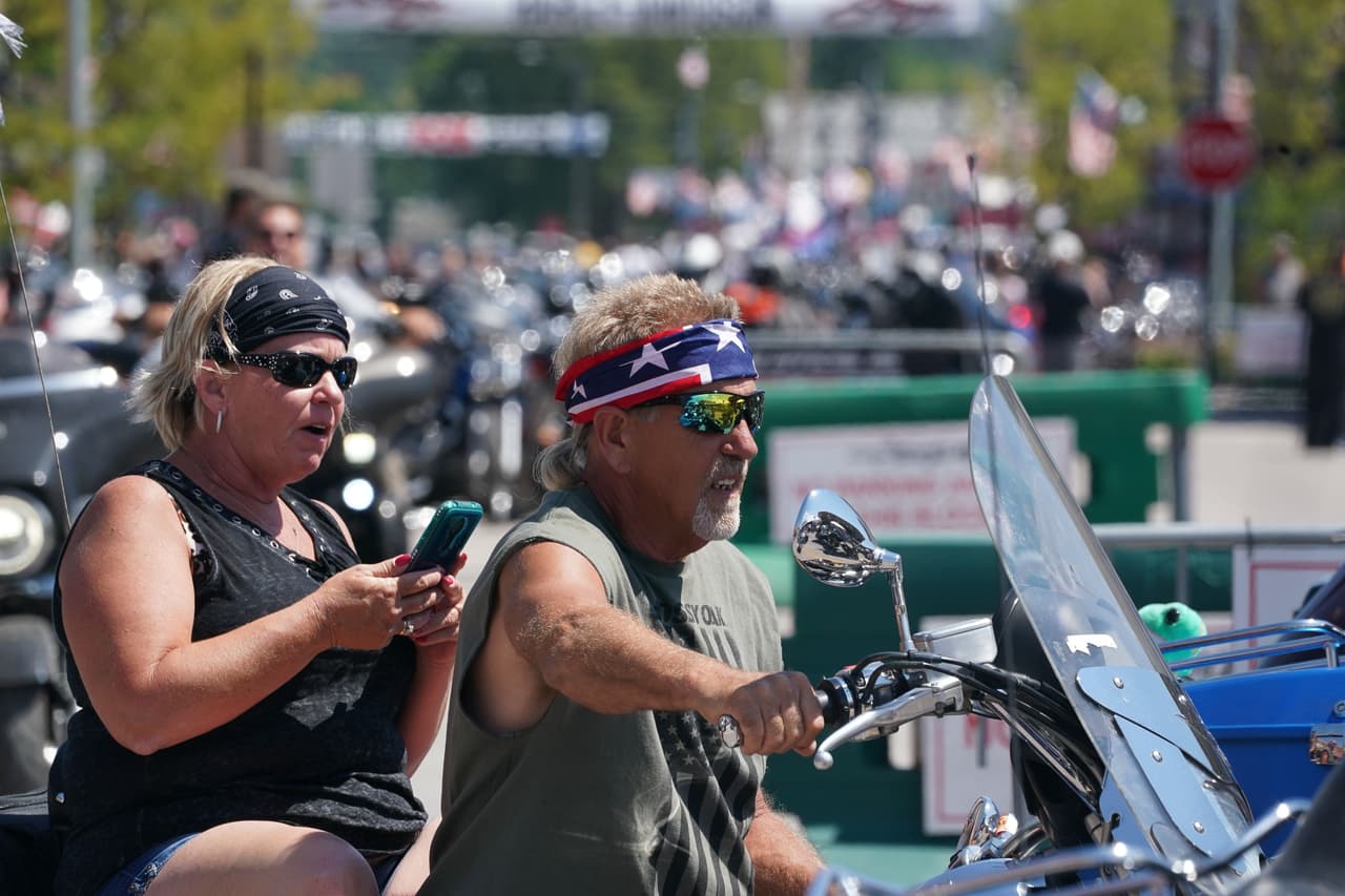 Para tratar de detectar y detener la propagación del covid-19 después de este evento multitudinario, los funcionarios de Sturgis dijeron que realizarían pruebas masivas a los residentes.