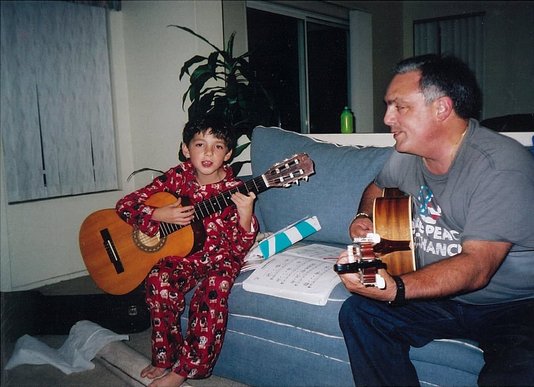 Para Próspero la música lo es todo. Este chico nos conmovió con su voz. Ahora mira cuánto ha crecido.