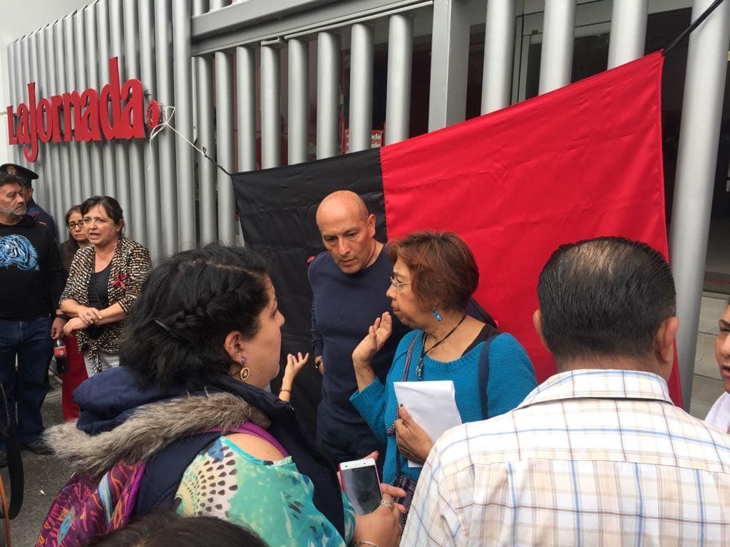 Tras recortes de prestaciones, periodistas del diario mexicano La jornada se van a huelga