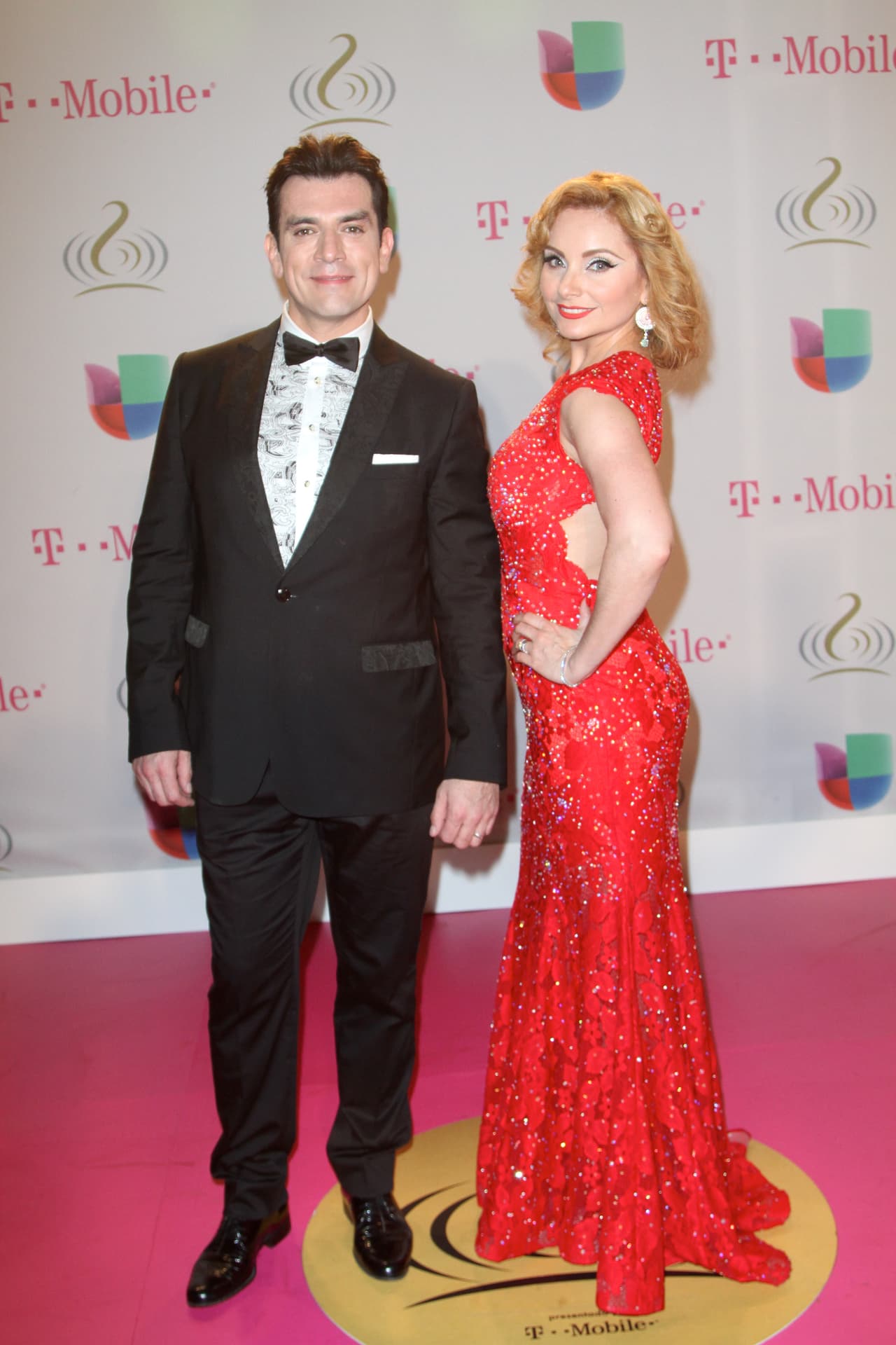 <b><a href="https://www.univision.com/famosos/elizabeth-alvarez-y-jorge-salinas-se-llevaron-a-sus-mellizos-a-esquiar-en-nieve-fotos" target="_blank">Elizabeth Álvarez y Jorge Salinas</a></b> celebran este jueves 15 de octubre un año más de casados. 
<br>
