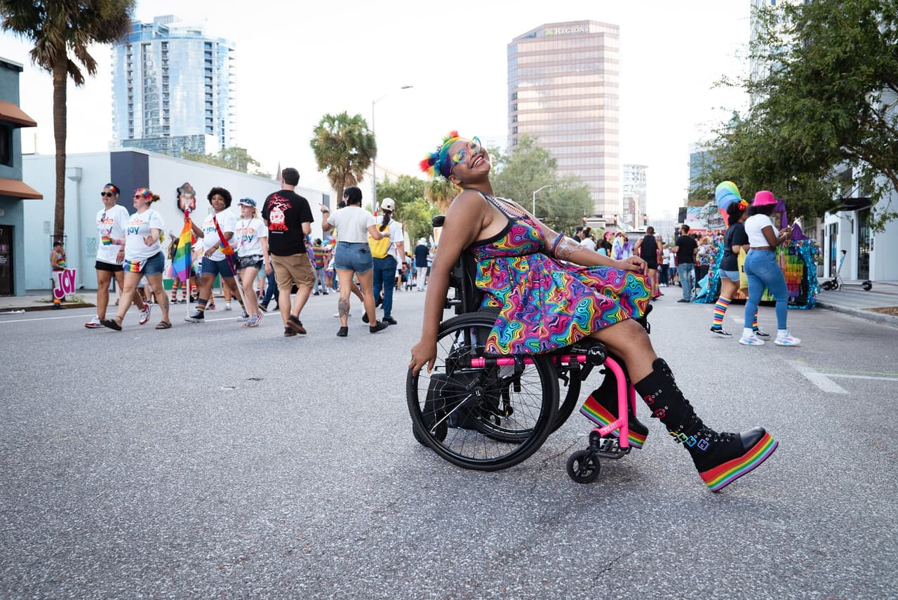 El festival y desfile "Come Out Pride Orlando" reunió el sábado 15 de octubre a miles de personas en el Parque Lake Eola que celebraron la diversidad y el Orgullo de la comunidad LGBTQ+ de Florida Central.