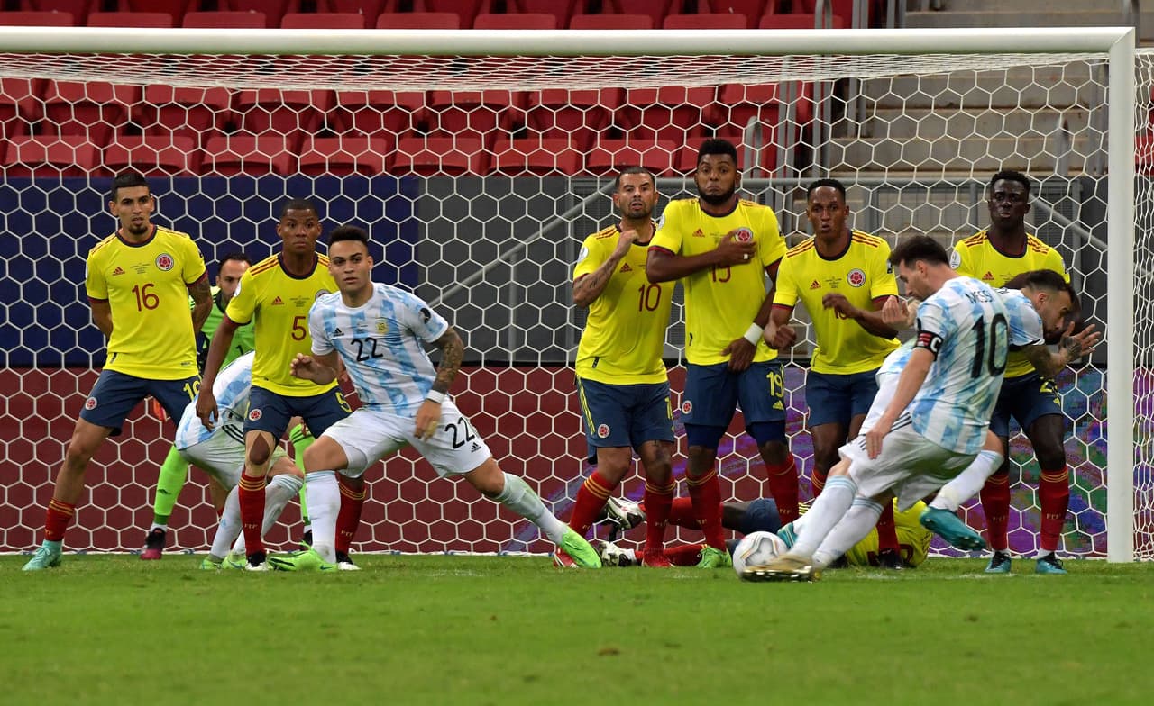 Messi intentaba desempatar la pizarra, pero no le fue posible y el juego se extendió a penales.