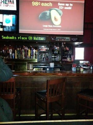 ¿Una Maredsous helada? ¿Un whisky bien preparado? ¿Una hermosa Kryptonite Rita? Mientras ves a los equipos en la cancha peleando por conseguir un gol, tú puedes descansar en Fox & Hound con una bebida preparada.