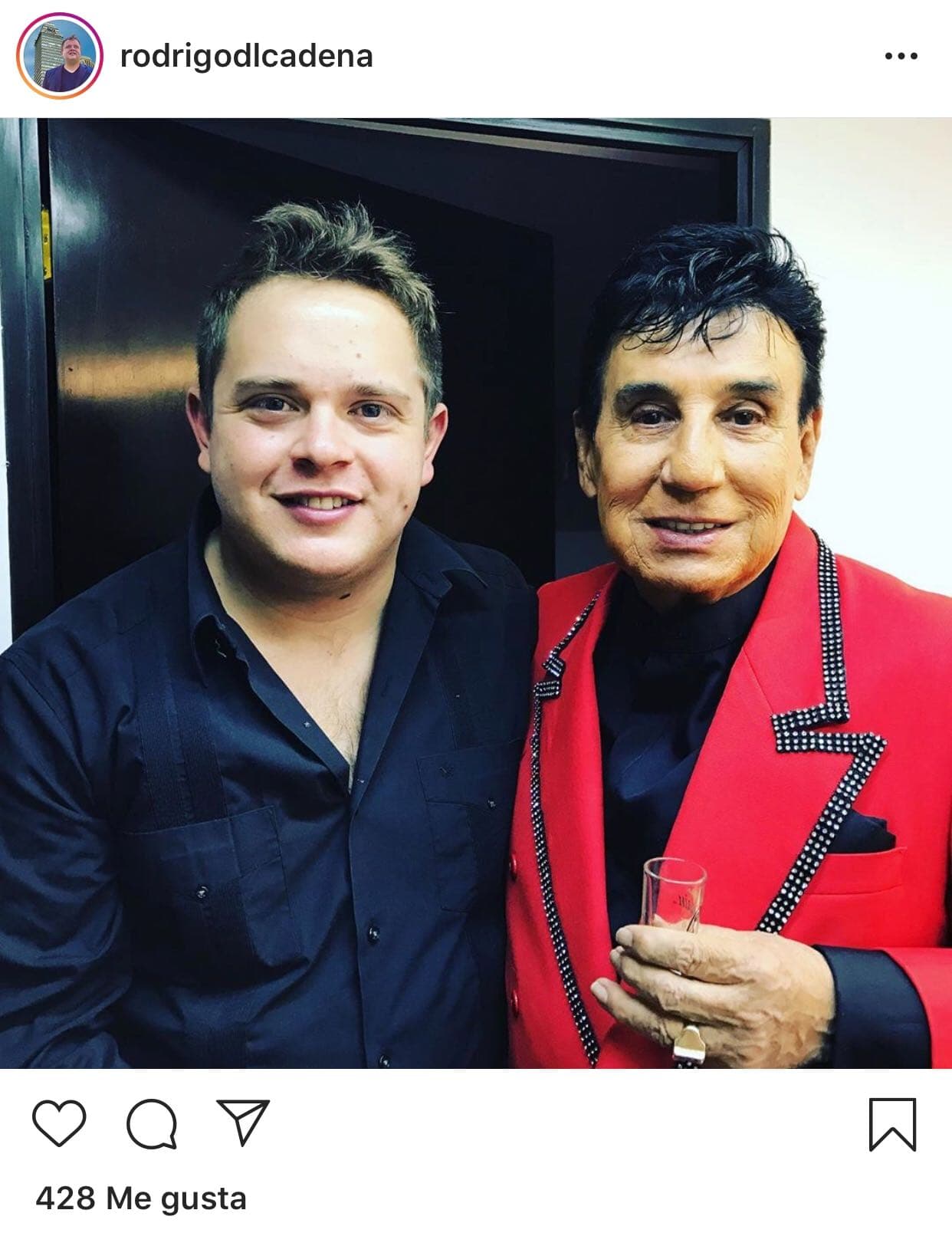 “Rodrigo de la Cadena también me dijo: 
<b>'Lo acabo de ver en el escenario</b>, Ale'. Y yo lo vi en el camerino, hay cosas que no nada más me pasan a mí, pero la gente a veces no cree en esas cosas", contó.