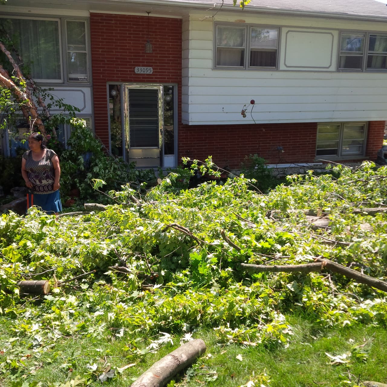 Mira las imágenes de los destrozos que causó un tornado a su paso por el suburbio de Grayslake, Chicago.