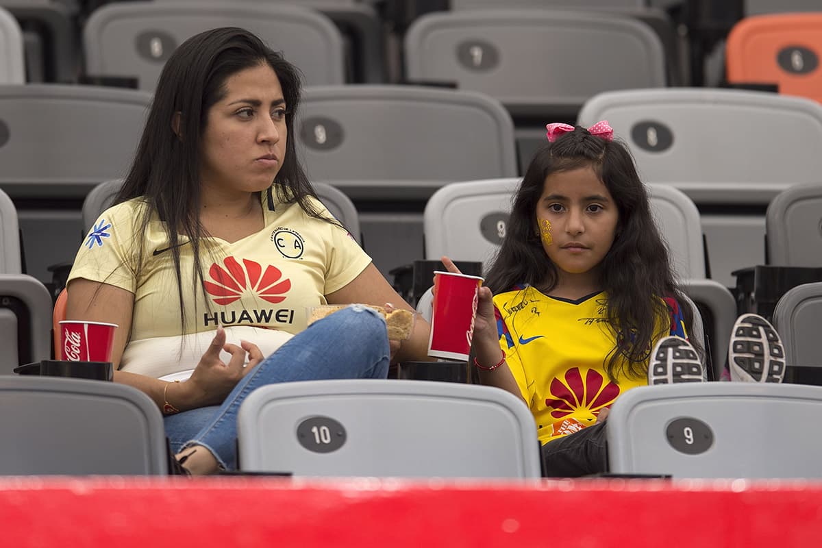 Foto de accion del partido America vs Guadalajara correspondiente a la jornada 11 del torneo Apertura 2018 de la Liga BBVA Bancomer realizado en el estadio Azteca. Action photo of the America vs Guadalajara game corresponding to day 11 of the 2018 Apertura tournament of the BBVA Bancomer League held at the Azteca stadium. EN LA FOTO: