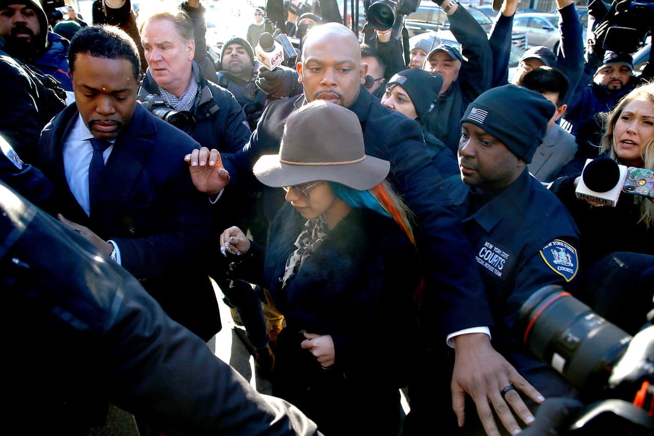 Sin él, Cardi B acudió a la corte en medio de un fuerte dispositivo de seguridad y gran expectación mediática.