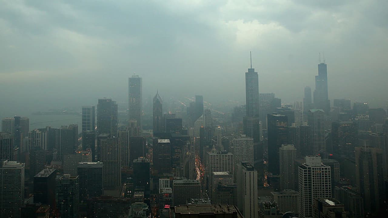 Los residentes de Chicago enfrentan un jueves fresco y lluvioso 