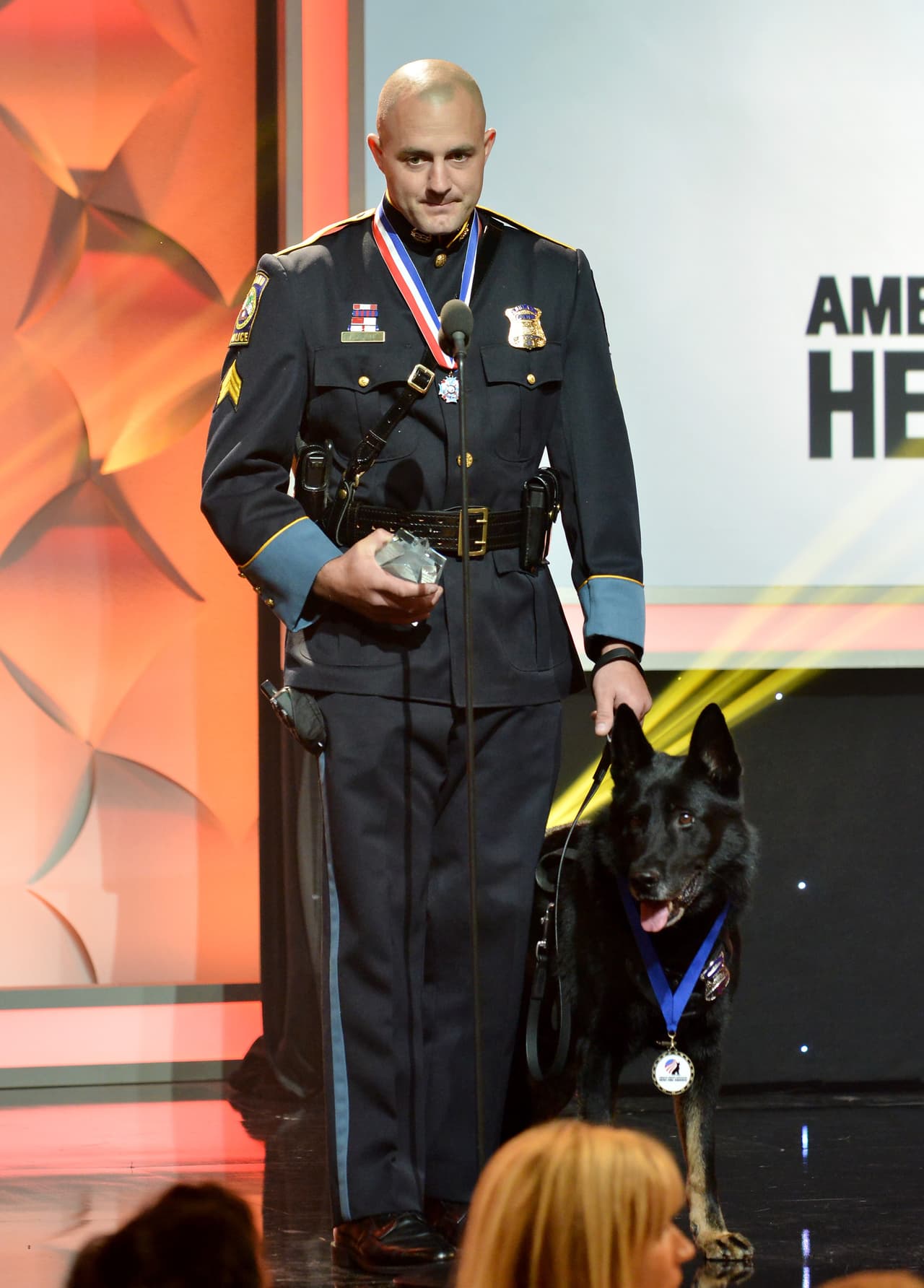 Es la mascota de Gizmo’s Gift, una organización que ofrece apoyo financiero a familias que adopten canes retirados del trabajo. Ganó en la categoría “Military Dogs”.