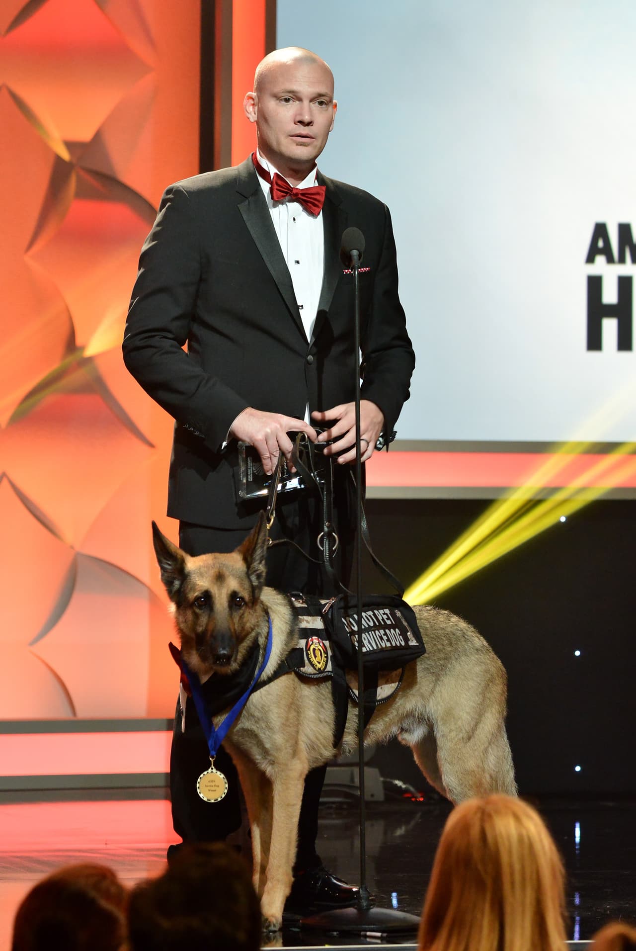 “Ahora comparto mi cama con una enorme y peluda sábana de seguridad”.
