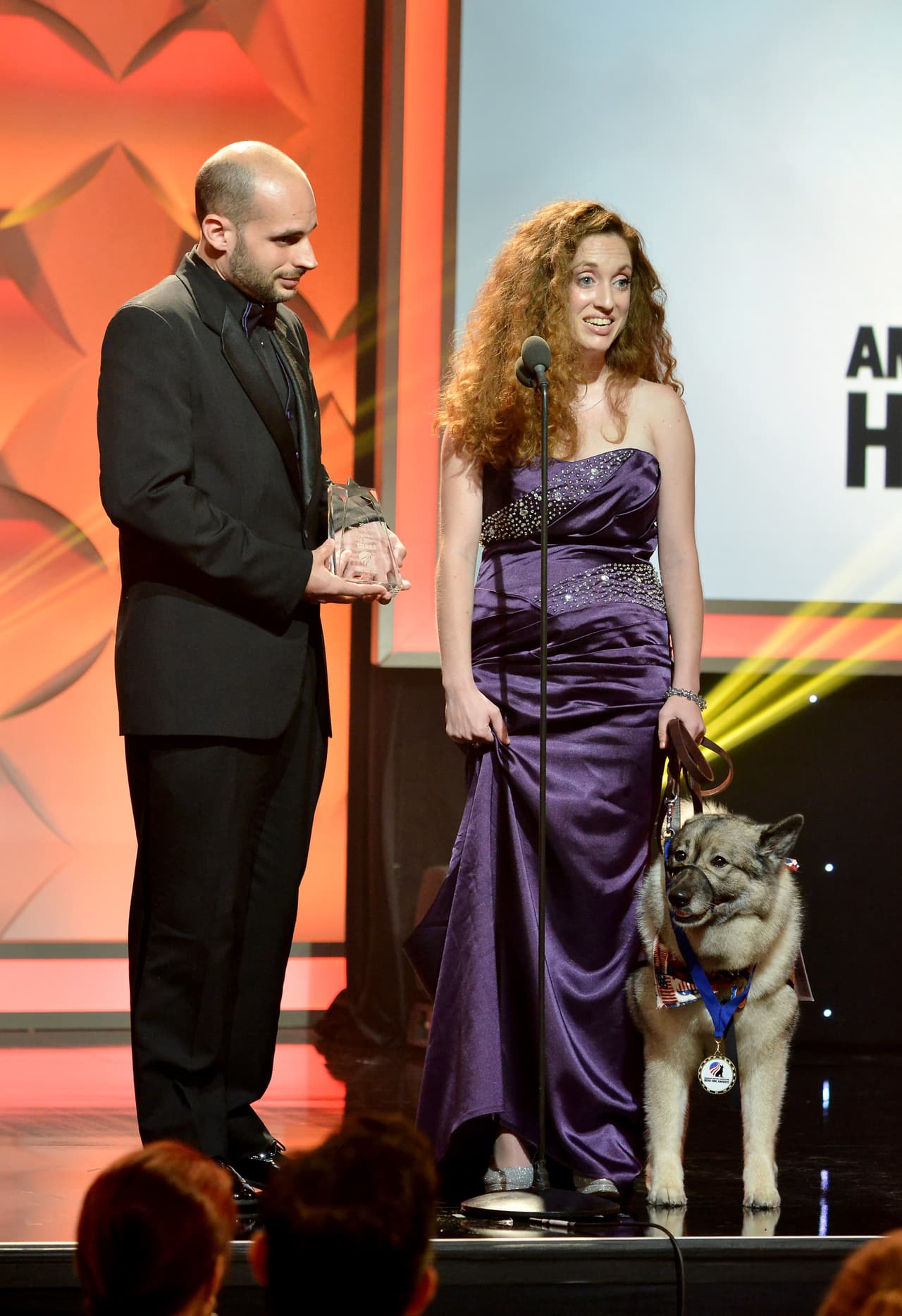 Chara fue entrenada como perra guía para su humano. Sin embargo, por un accidente él desarrolló ‘Reflex Sympathetic Dystrophy type II with Dystonia’, una enfermedad grave. Este hecho hizo que Chara se entrenara a sí misma para detectar posibles ataques de distonía que duran entre 15 y 45 minutos.