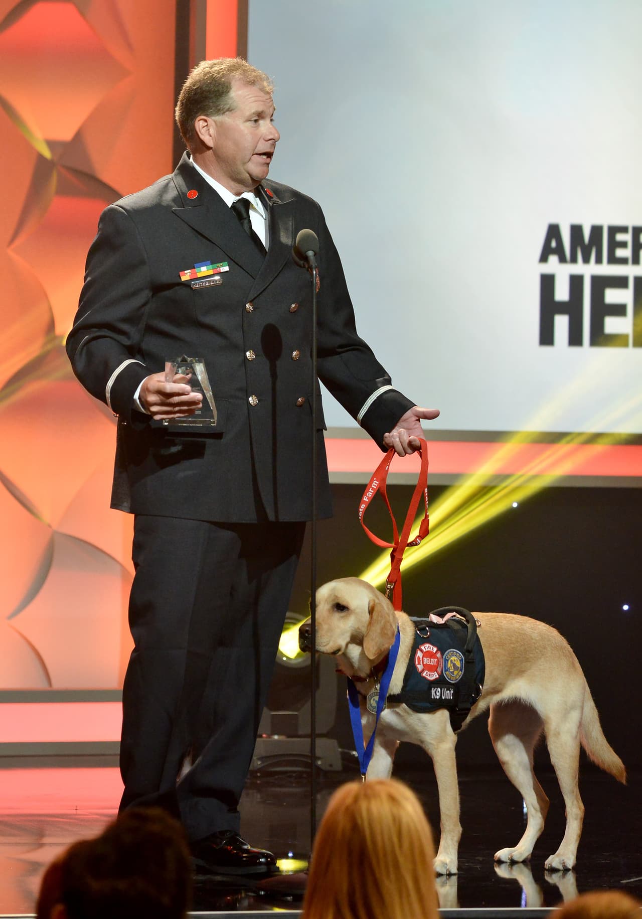 Axel es un salvavidas, si le preguntas al Capitán Jason Hugg, quien regresó de combates en el Medio Oeste con Trastorno por estrés postraumático y heridas profundas.