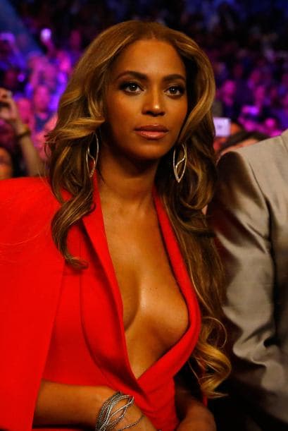 Pero estaba muy seria, ¿será que sufrió con la derrota de Pacquiao? Lo cierto es que aún así se robó la noche.