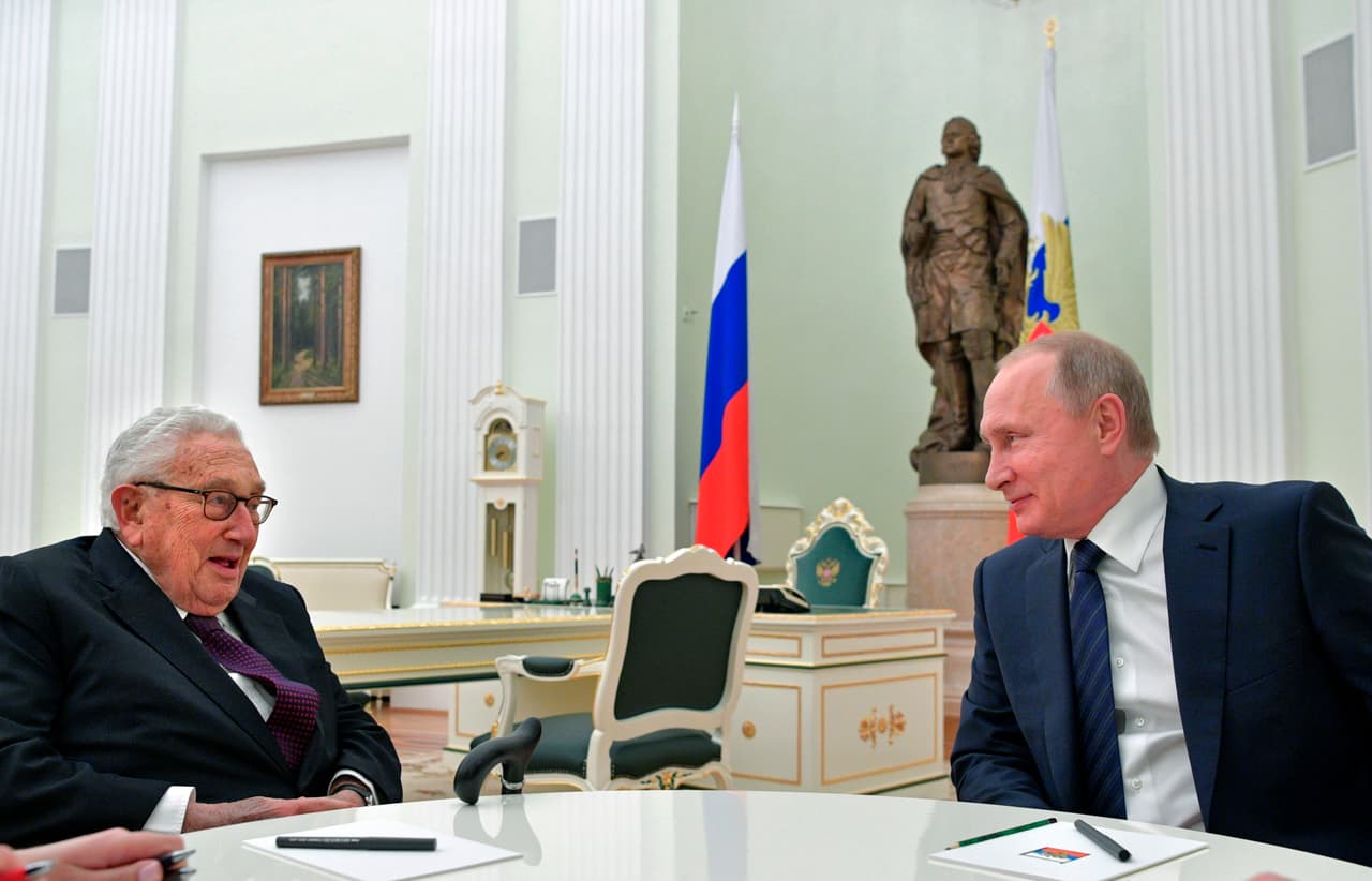 Kissinger y Vladimir Putin el 29 de junio de 2017.