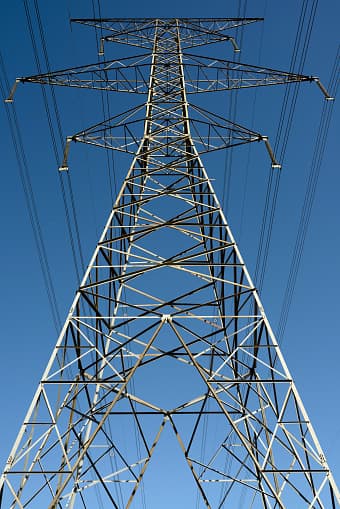 Puedes salir de la casa si trabajas para una empresa o gobierno que proporciona los servicios esenciales a la ciudadanía y en momentos de crisis.