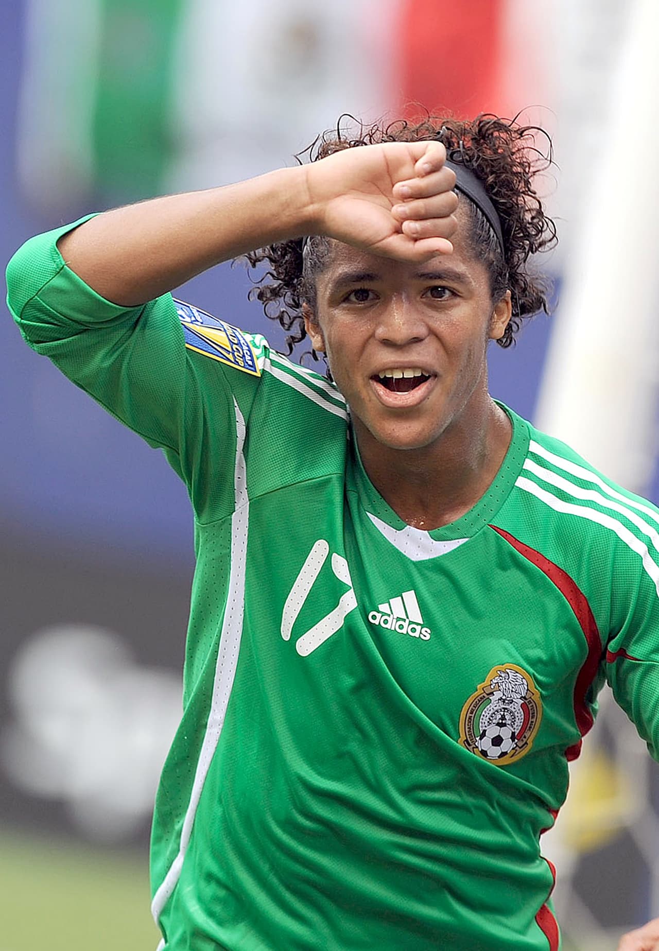 Cuando se destapó en el 2009 el romance entre Belinda y el futbolista Giovanni Dos Santos fue todo un acontecimiento, ya que ambos eran muy queridos por el público y algo por lo que se les recuerda fue la famosa 'beliseñal', dedicatoria del seleccionado nacional para su novia cuando metía goles.