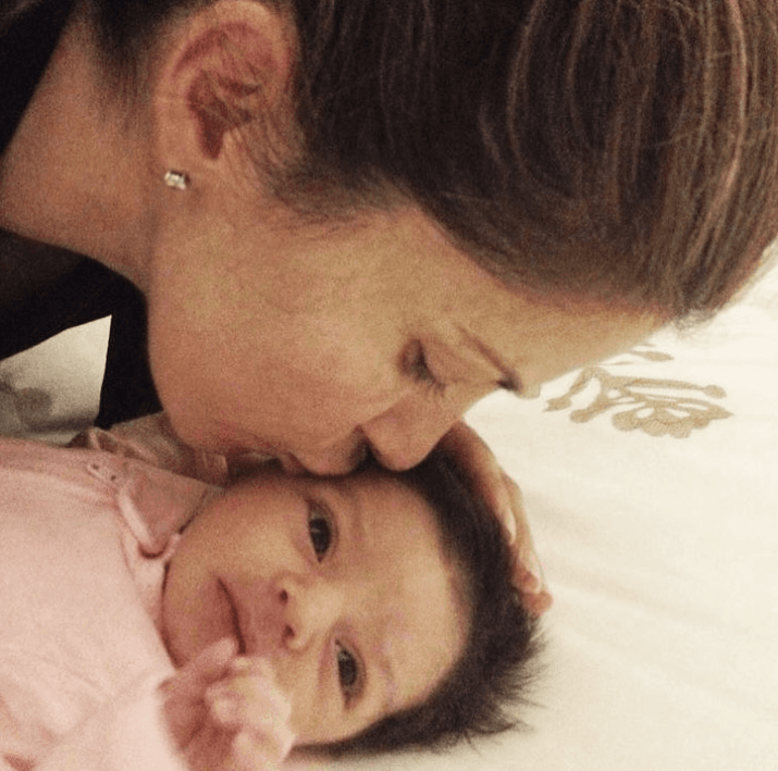 El 4 de agosto de 2014 nació Aitana Derbez en Santa Mónica California y pesó 3.400 kg.
<br>