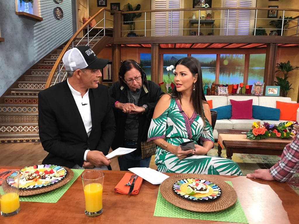 Ana estaba muy interesada en aportar nuevas frases a las gorras de nuestro conductor.