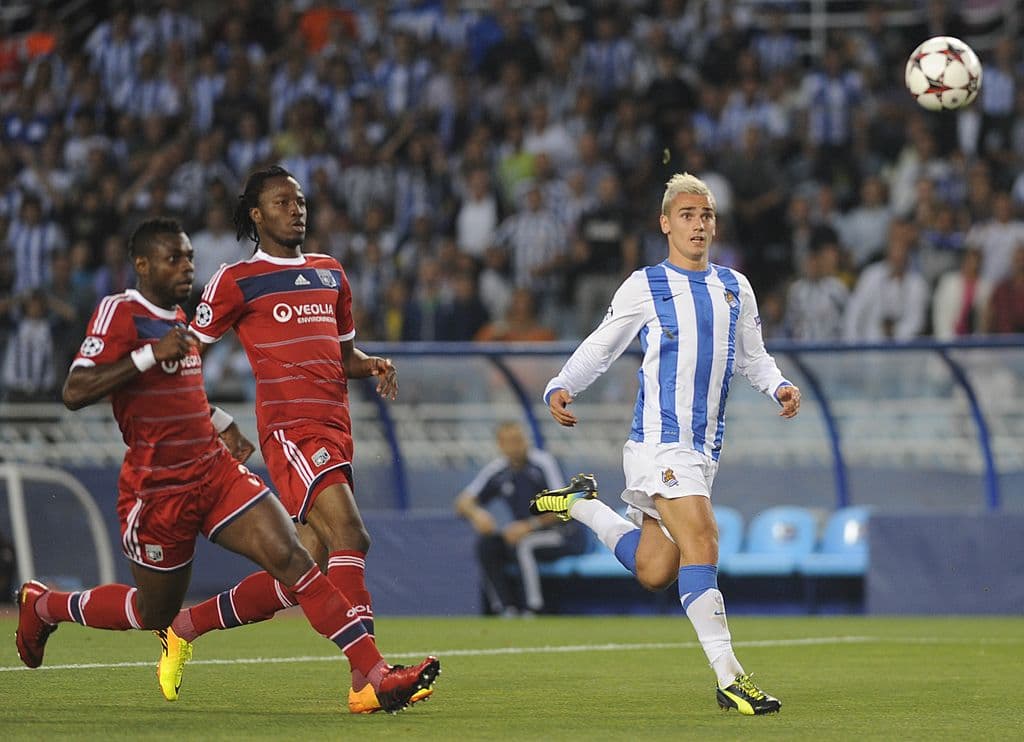 Luego de ya haber estado un año con la Real Sociedad, el delantero se tiño el pelo amarillo por primera vez y fue molestado por los memes.