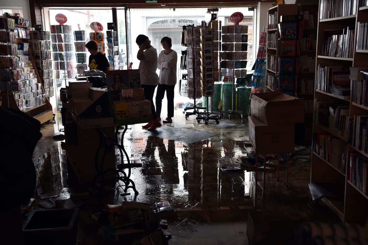 Una librería inundada en Montargis, población francesa a unos 130 kilómetros al sur de París.