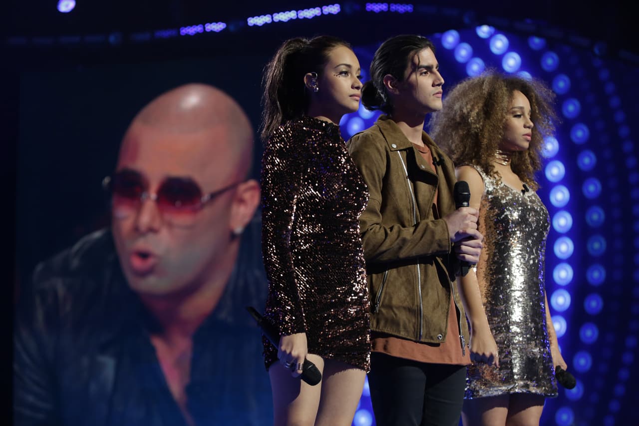 Un romántica canción de Paulina Rubio junto a Espinoza Paz.