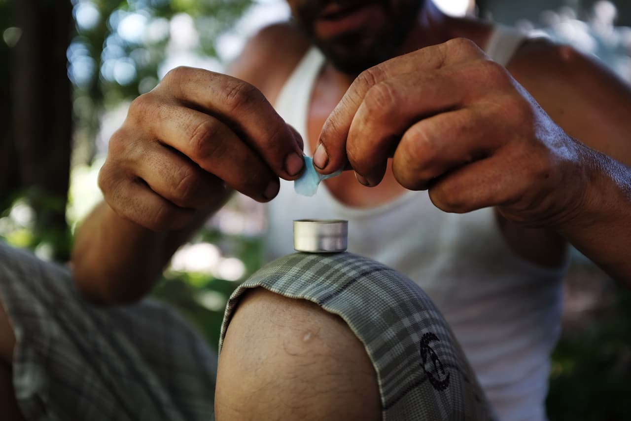 "Tenía una sobredosis, sus labios se estaban tornando azules": salvan a niña de 2 años tras ingerir heroína