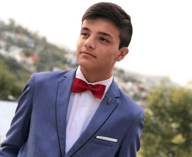 “
<b>Es algo que Omar ha querido hacer desde hace 4-5 años, es algo que desde hace mucho me viene diciendo, pero nosotros estábamos en un proceso legar para la patria protestad, porque con un papá inexistente era muy complicado</b>”, declaró. 
<br>