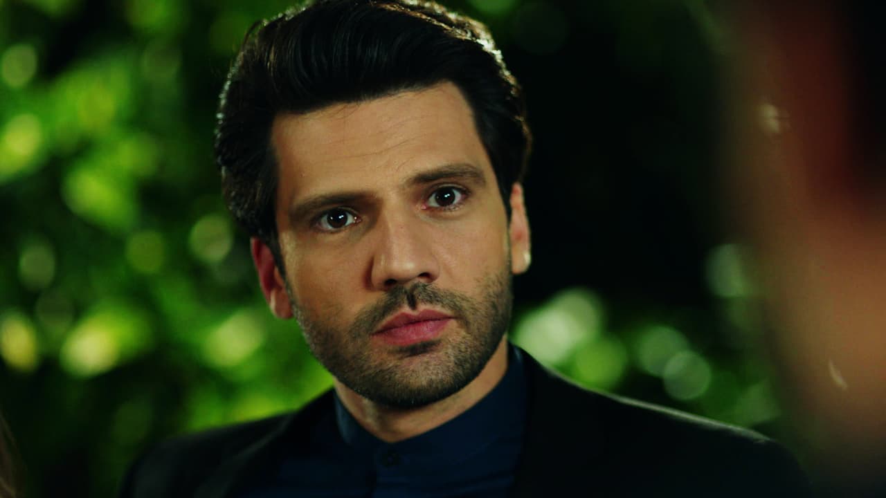 El segundo de los actores turcos que robó suspiros fue Kaan Urgancıoğlu, encargado de dar vida al villano Emir de Amor Eterno.
