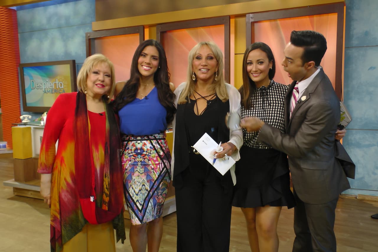 ¡Qué se queden! Nos encanta escucharlas hablar Sin Rollo Ni Tapujos.