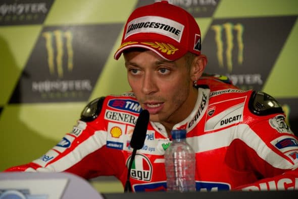13. VALENTINO ROSSI- Rossi sacudió el mundo de las carreras en motocicletas cuando anunció que dejaría a Yamaha para correr con Ducati tras haber firmado un contrato por dos años. Su trabajo le ha permitido ganar poco más de $31 millones, sin duda una excelente cantidad para este joven de 32 años.