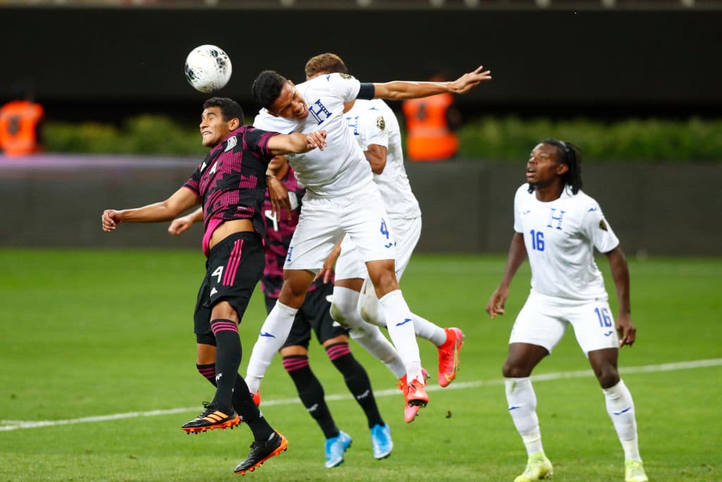 México tiene que venir de atrás para empatar el partido, mandar el juego al alargue y terminar ganado el título en la tanda de penaltis. José Juan Macías fue el encargado de empatar el partido al minuto 80.