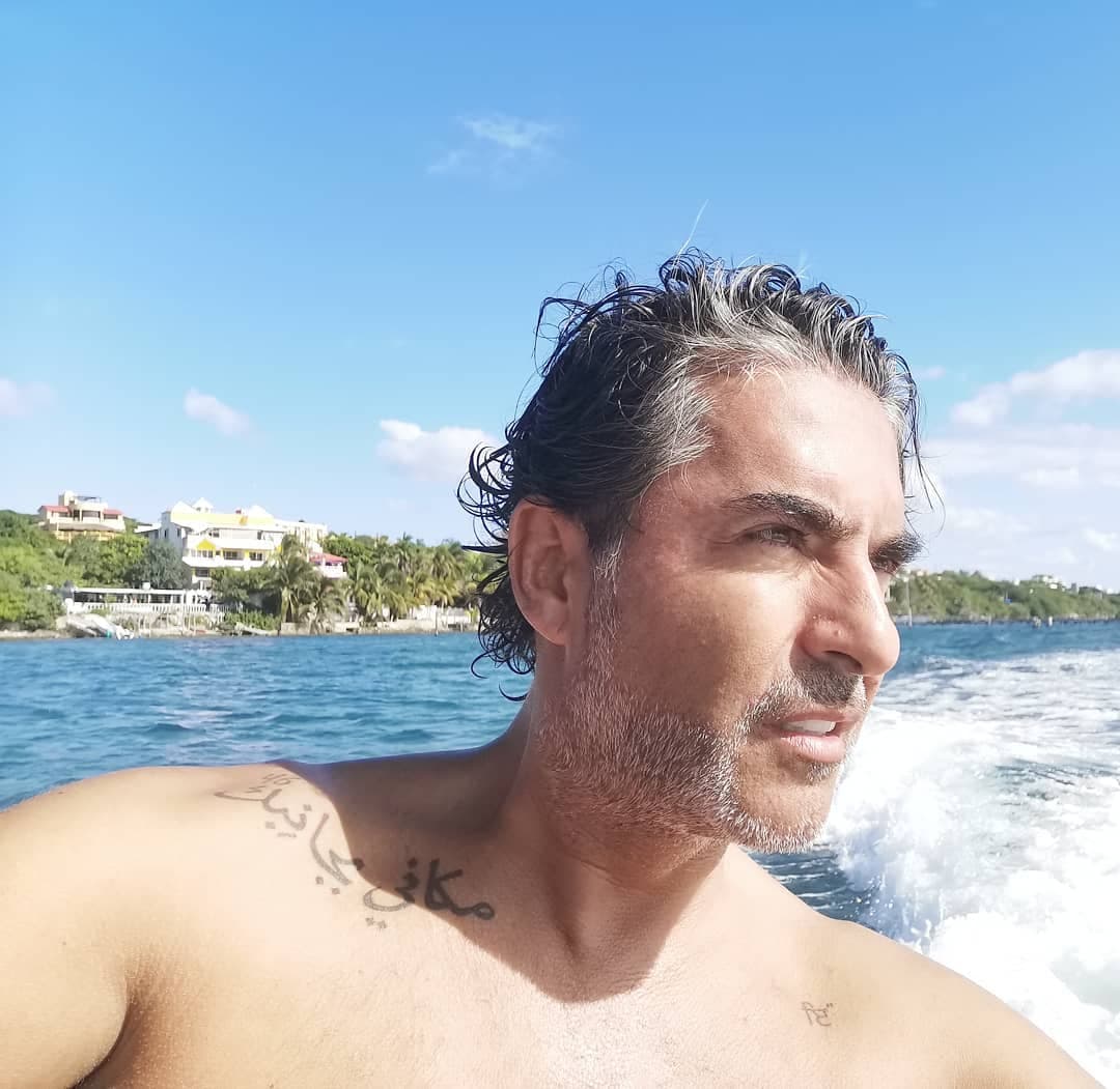 “Ya están grandes, comprenden y nos han apoyado en todo, aunque también les ha costado trabajo, más a Roberta, que era con la que vivía, porque la otra (Camila) vive sola, pero al final las dos nos dijeron: ‘Quiero que sean felices, que estén contentos, no están haciendo nada que no suceda en el mundo, y nos dieron 
<b><a href="https://www.univision.com/famosos/las-hijas-de-raul-araiza-ya-no-son-ninas-pequenas-y-se-estan-haciendo-tan-populares-como-su-padre-fotos" target="_blank">la mejor vida</a></b> y ejemplo de matrimonio’”.