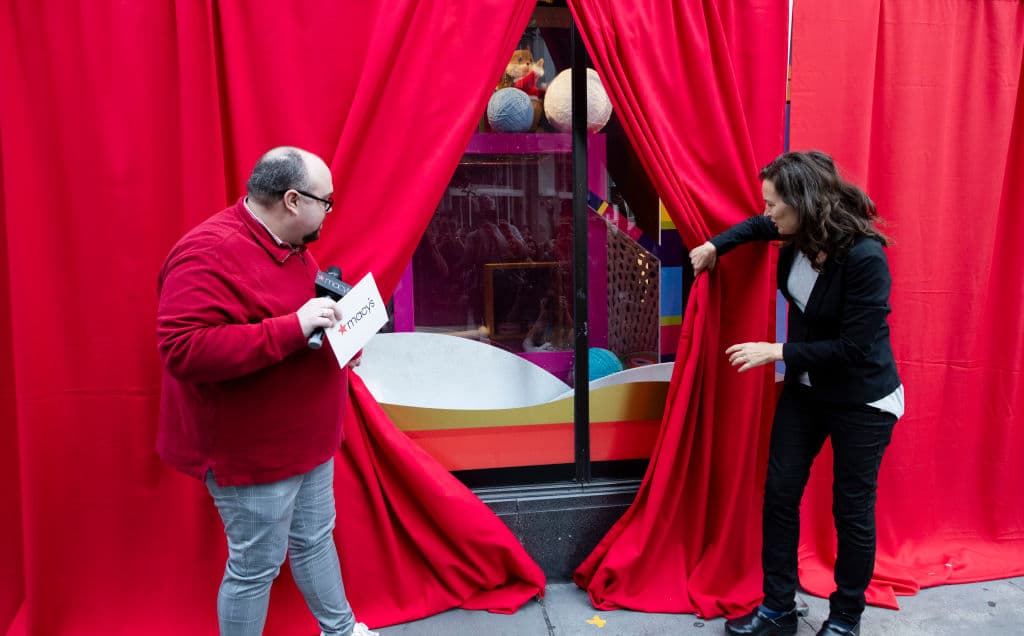 Además, como muestra de solidaridad y apoyo, se llevará a cabo una colecta de juguetes para animales del refugio de SF SPCA el 16 de diciembre. Durante este evento, se podrán donar juguetes nuevos para perros y gatos, brindando una distracción y diversión adicional a las mascotas mientras esperan ser adoptadas.