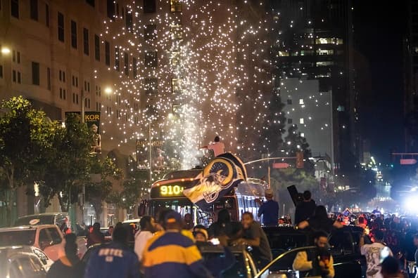 La situación se tornó tensa y preocupante para conductores en el área del centro de Los Ángeles tras la victoria del equipo local.