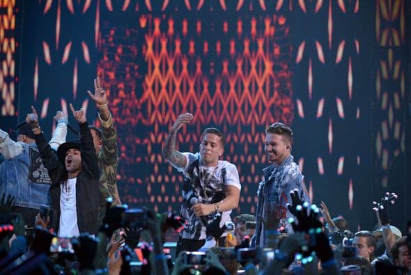 Nicky Jam no estuvo solo. En el escenario lo acompañaron De La Guetto, Zion y Árcangel.