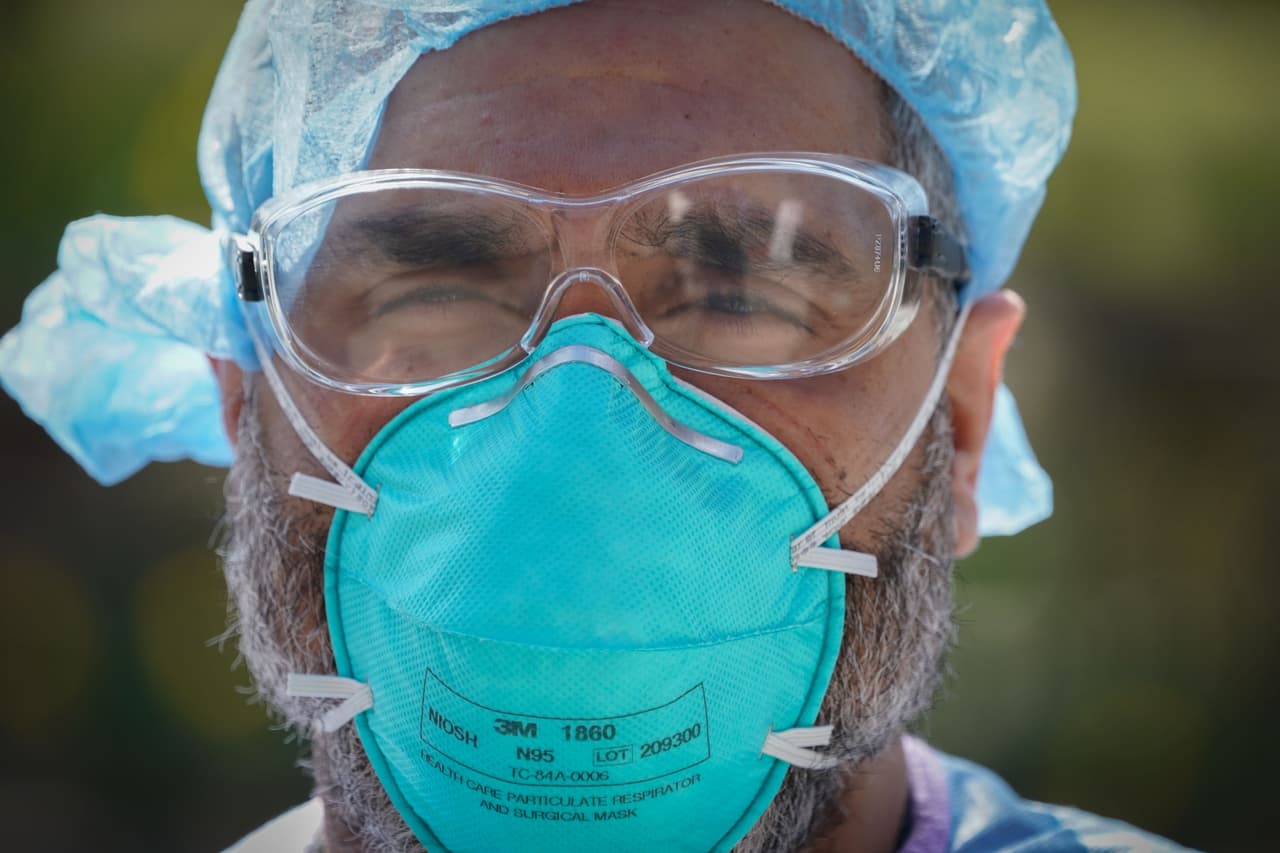 Si tienes preguntas sobre el coronavirus puedes llamar en EEUU al
<b>1-888-364-3065</b>. Si te encuentras en algún otro país, acude a fuentes oficiales y gubernamentales para obtener más información y los datos de centros de ayuda. También
<b><a href="https://www.univision.com/temas/coronavirus" target="_blank">puedes seguir aquí</a></b> la cobertura de Univision con lo último sobre esta emergencia.
<br>