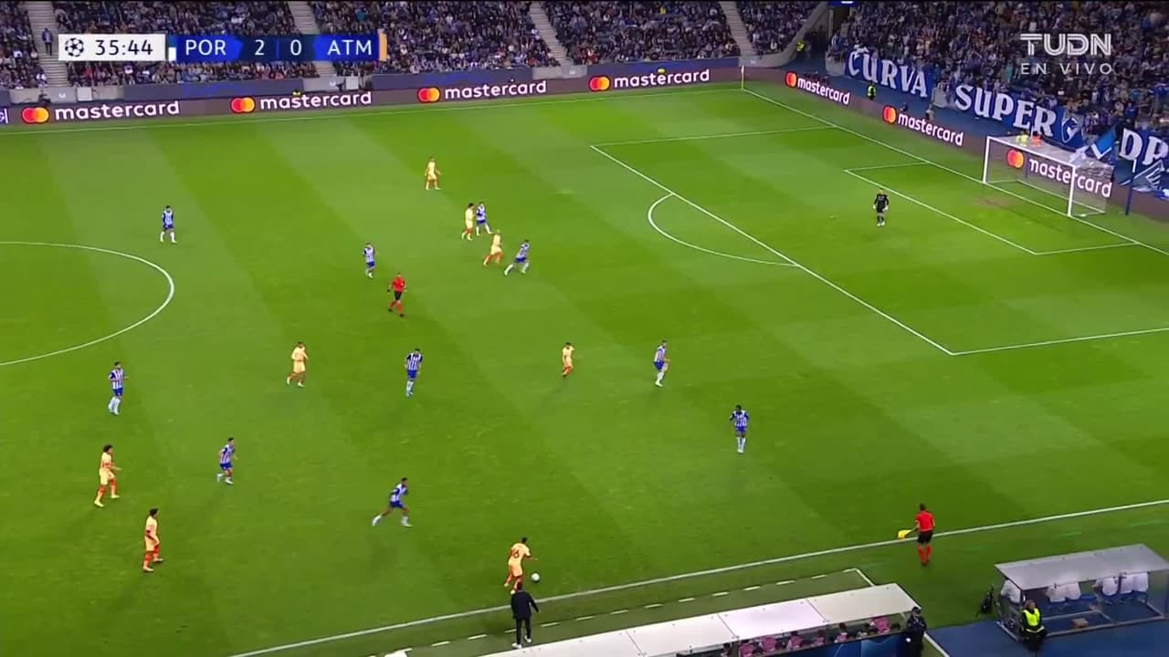 ¡TIRO ATAJADO! disparo por Otávio.