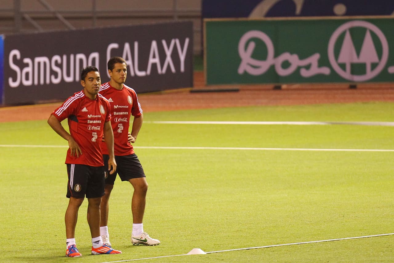 Marco Fabián y Javier Hernández.