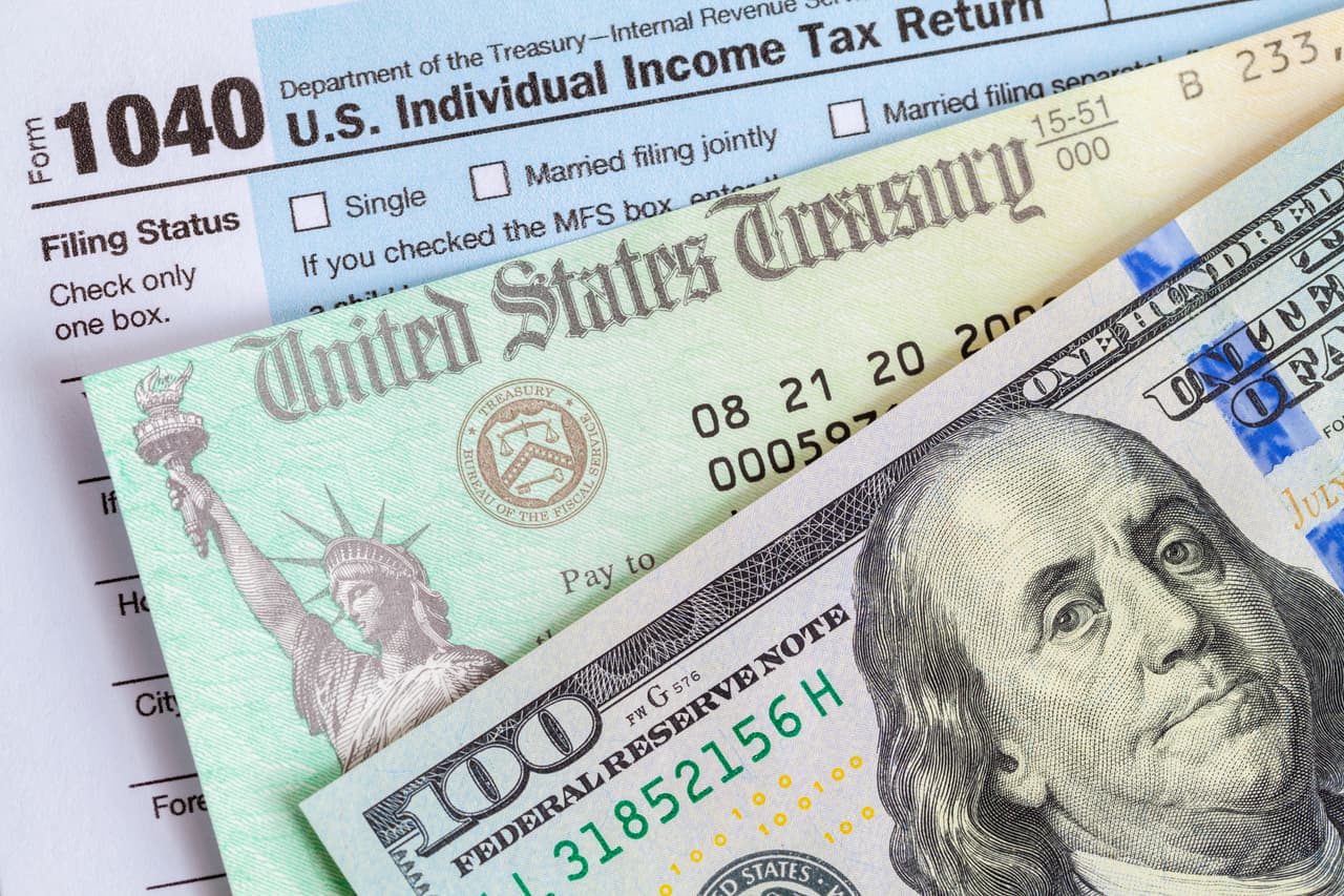 ¿Aún no has enviado tu declaración de impuestos al IRS? Recuerda que este lunes vence el plazo y que hay ayudas por la pandemia