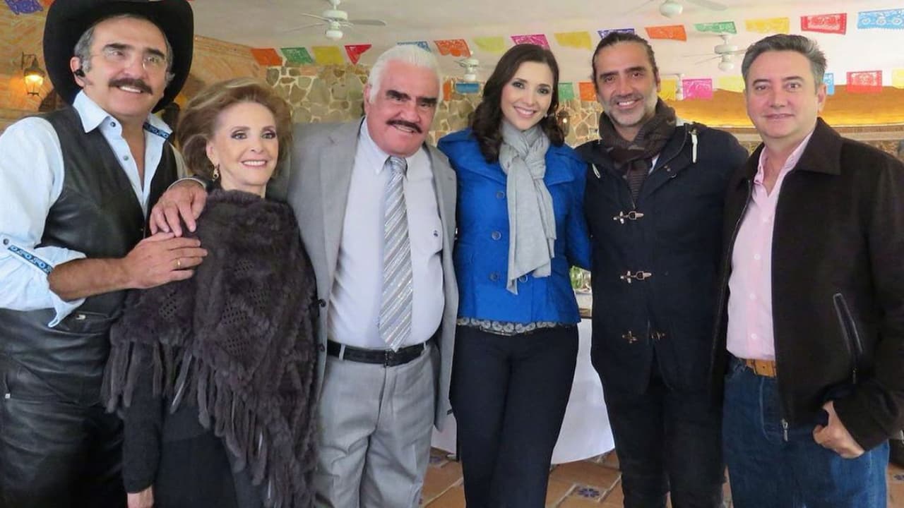 <b>Vicente Fernández </b>
<br>
<br>El intérprete de ‘Acá entre nos’, quien murió el 12 de diciembre de 2021, era padre de Alejandro, Vicente Jr., Gerardo y Alejandra, quien era la “adoración” del ‘Charro de Huentitán’.