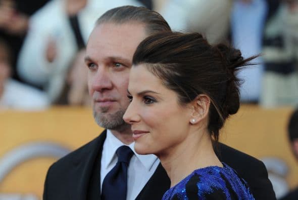 Otras mujeres levantaron la mano y dijeron “conmigo también”, lo que llevó a Bullock a pedir el divorcio a James, a pesar de que recién habían adoptado un bebé en 2010.