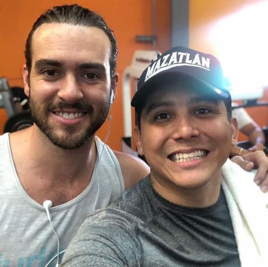 "Inclusive, hace poco yo compartí unas fotos (con Pablo Lyle) y lo que yo conozco de él es totalmente ajeno a lo que publican. Entonces, yo prefiero mantenerme al margen, que se arregle todo y le deseo lo mejor del mundo", concluyó Edwin.
