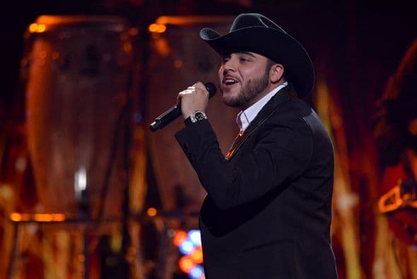 Después llegó Gerardo Ortiz para ponernos a bailar con su éxito 'Eres una niña'.