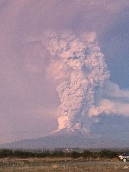 El macizo montañoso es de 2,015 metros de altura.