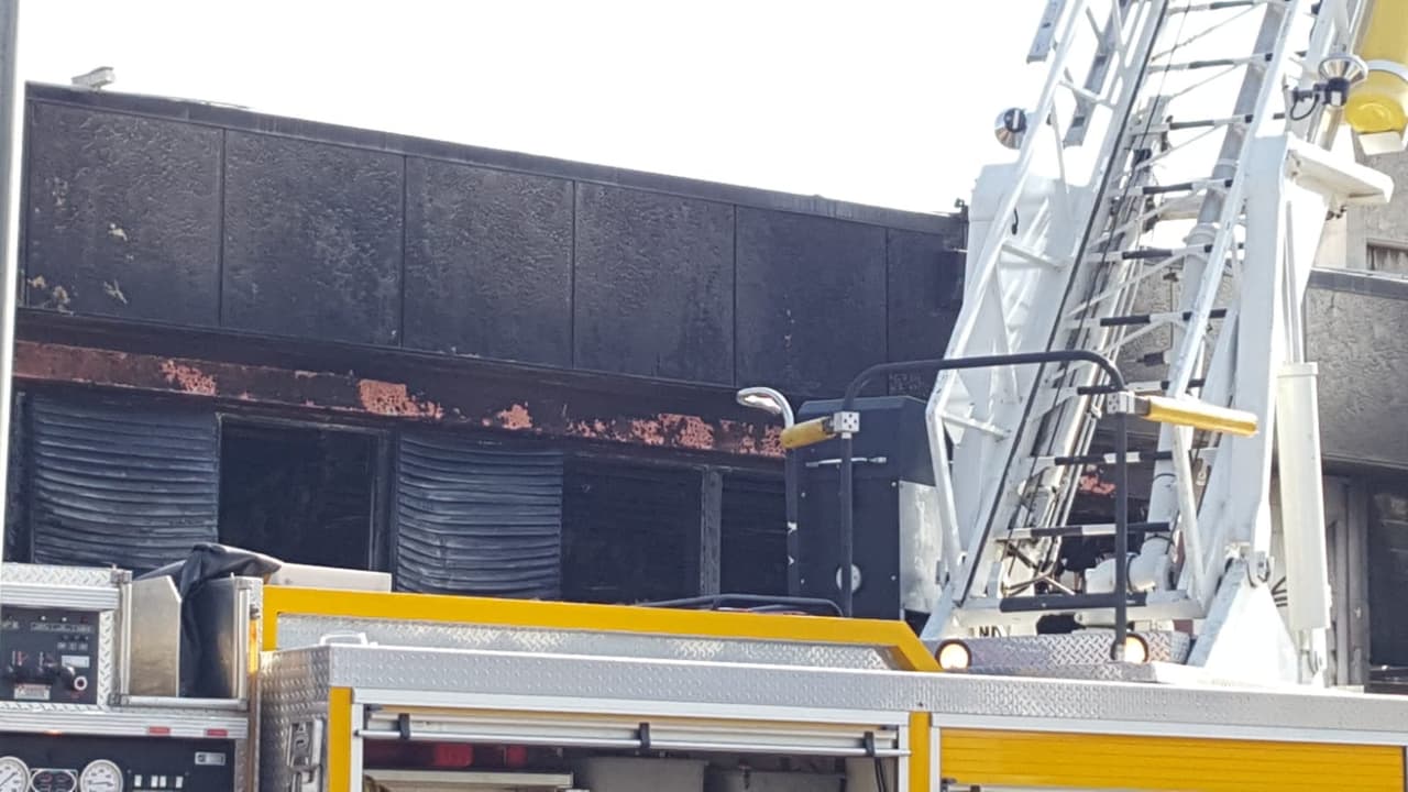 Las pérdidas económicas son millonarias, pero también lo es la historia que se consumioó con las llamas. La primera biblioteca fue construida en 1908, mientras que en 1953 se levantó el edificio que hasta ayer albergaba cientos de libros tanto para grandes y chicos.