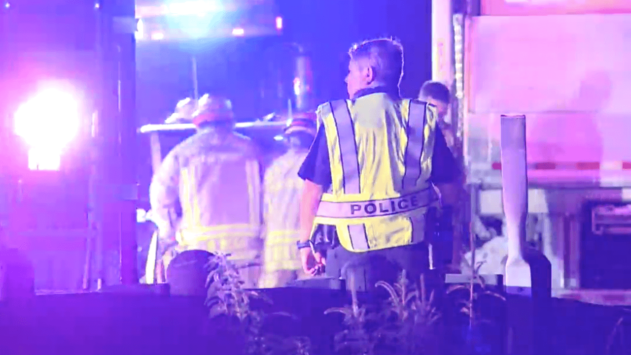 El conductor del camión de 18 ruedas no resultó herido.