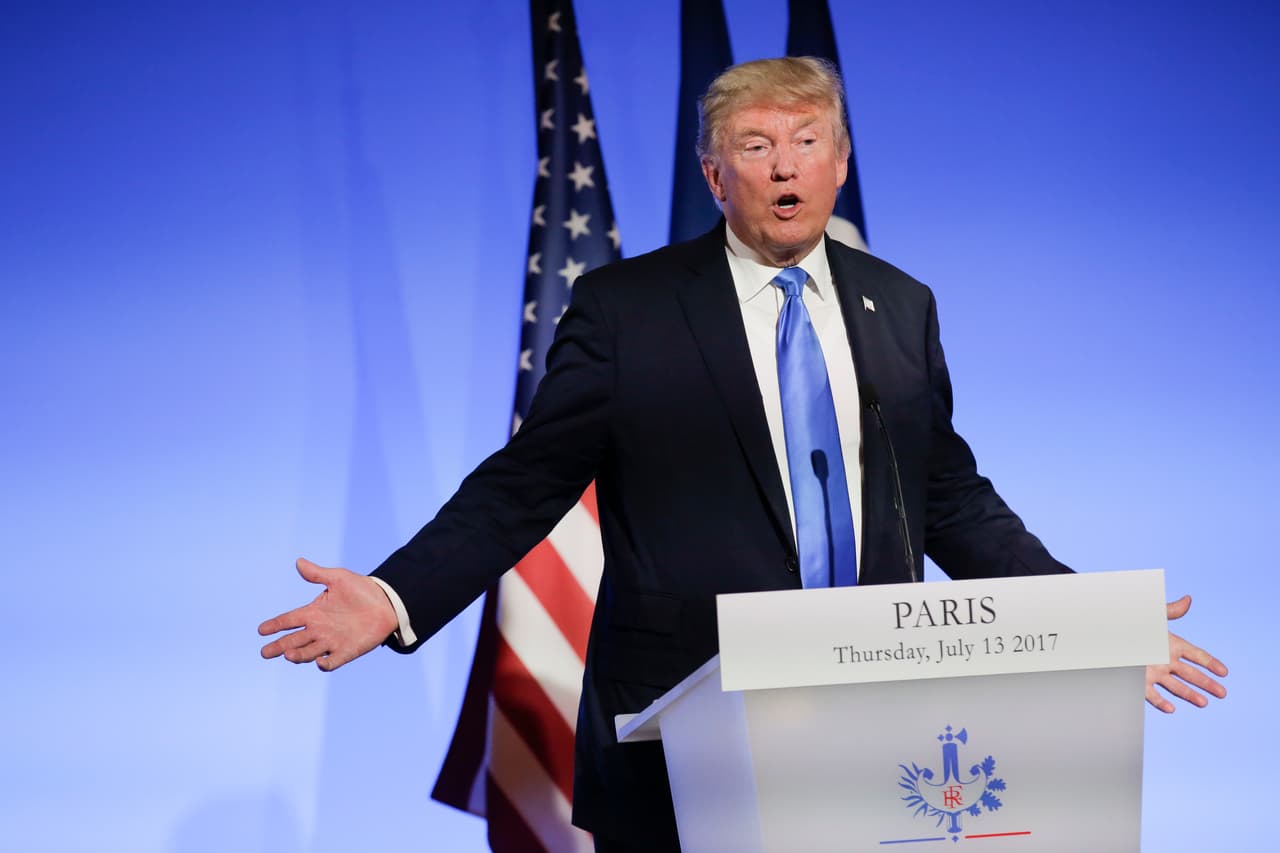 "Cualquiera habría asistido a esa reunión": Trump defiende a su hijo en París por su encuentro con una abogada rusa