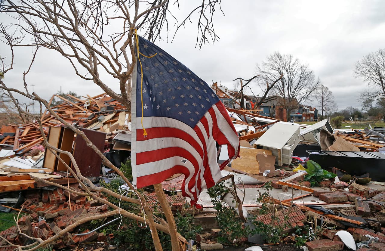 Una serie de tornados azotaron en diciembre de 2015 el área de Texas comprendida por los condados de Dallas, Ellis y Collin, y dejaron severos daños especialmente en las ciudades de Rowlett and Garland.