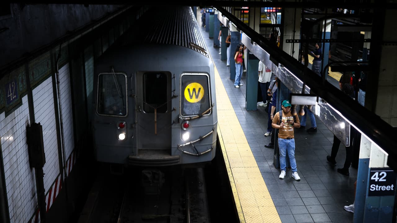 Adolescente resulta gravemente herida tras practicar "surf" sobre un tren del metro de Nueva York