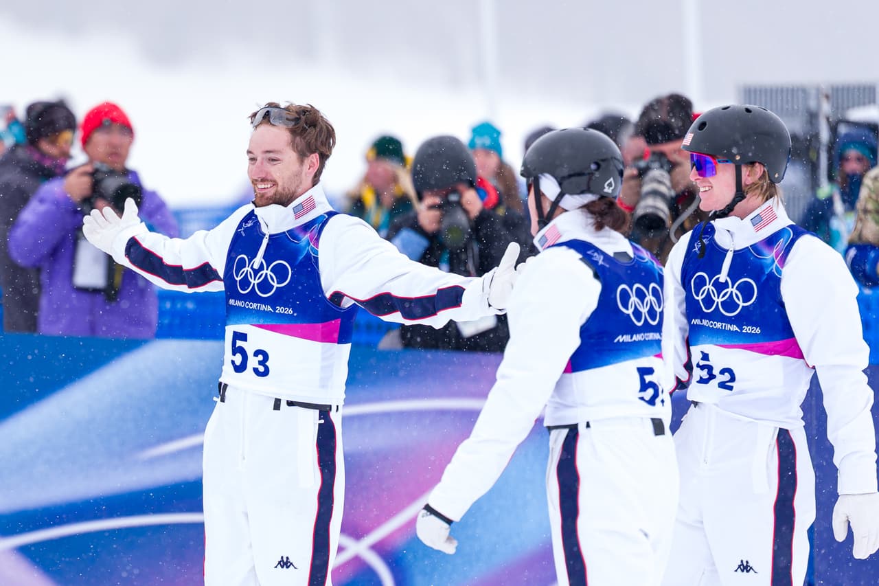 Con autoridad, EUA se proclama bicampeón en aerials de esquí acrobático